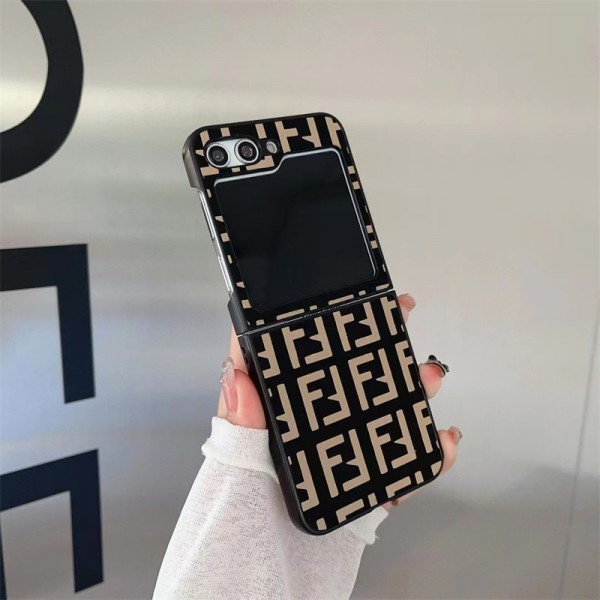 Fendi フェンデイブランドgalaxy z flip 5 4 fold5 2023ケース折り畳み可ギャラクシー z fold5 4 3ケース 革製韓国風セレブ愛用 galaxy z flip 5 4 3ケース ジャケットスマホケース コピーセレブ愛用全機種対応ハイブランドケース パロディ