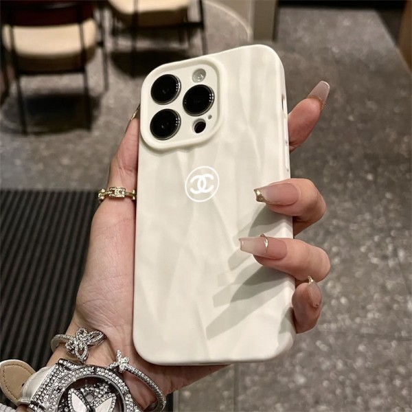 Chanel シャネルブランドiphone 16 14 plus 15 pro maxケースハイブランド アイフォン16 15 14+ 13 pro max レディースメンズ激安iphone 14 15 16 plusケースカバースタンド付きセレブ愛用全機種対応ハイブランドケース パロディ