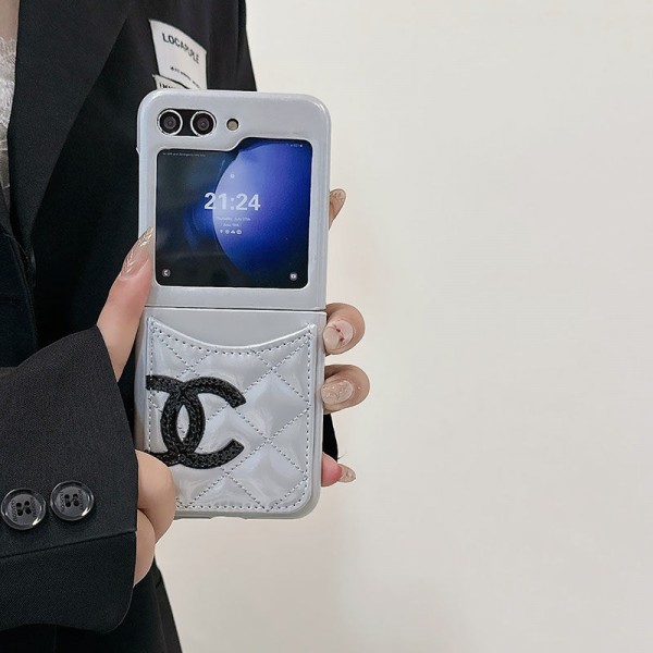 Chanel シャネル折り畳み可ギャラクシー z flip6 fold6ケース 革製galaxy fold6 5 4 3 2ケースカバースタンド付き韓国風セレブ愛用 galaxy z flip6 5 4 3ケース ジャケットスマホケース コピーセレブ愛用全機種対応ハイブランドケース パロディ