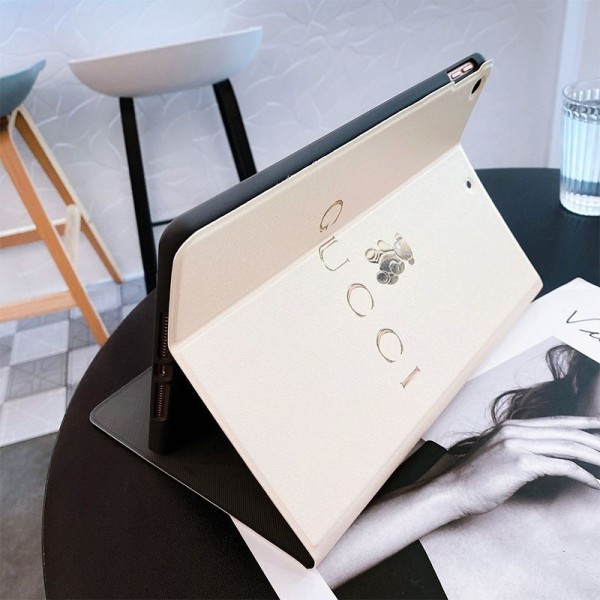 Gucci グッチブランドIpad  11th10th 2024ケース手帳型 IPadミニ7/6/5/4ケースカバー ブランドipad air 6 5 パロディメンズ レディースアイパッドエア1/2/3/4/5/6 11インチ 13インチ ケースブラント IPad Air 10.5インチ ipad mini6 7 pro 2024ケース コピー